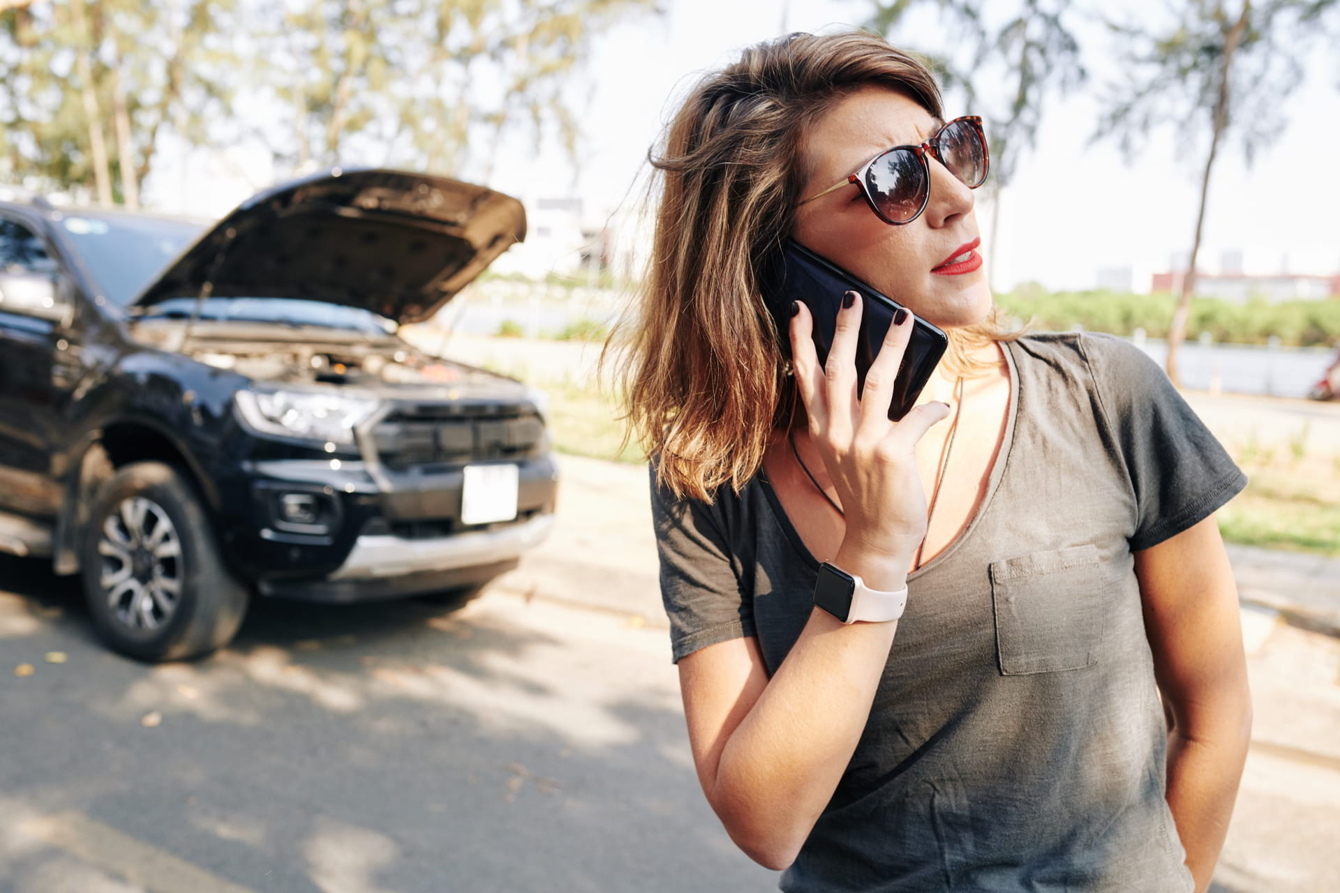 woman calling car insurance agency